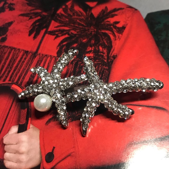 Silver Rhinestone Starfish Hair Clip - Picture 2 of 5